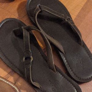 Levi's flip flops